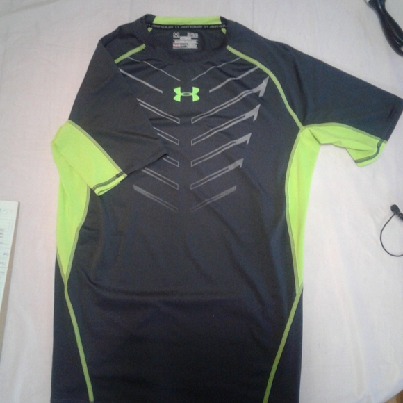 Boys XL underarmour short sleeve compressio shirt - Picture 4 of 7